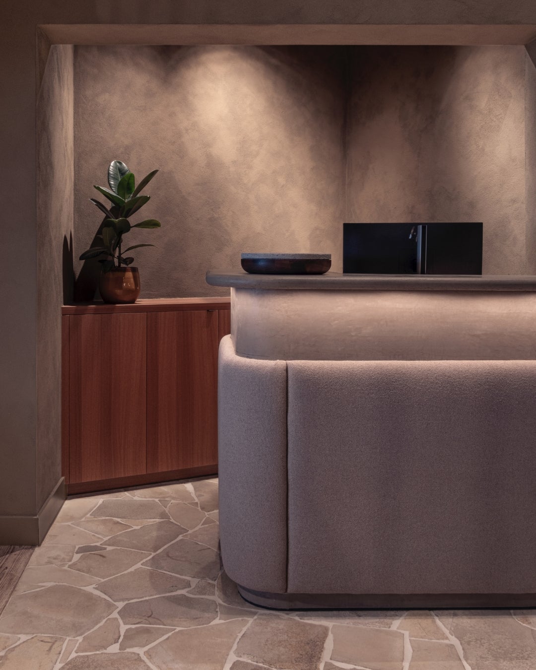 Hostellerie Kemmelberg - bureau de réception - bois de placage - Shinnoki