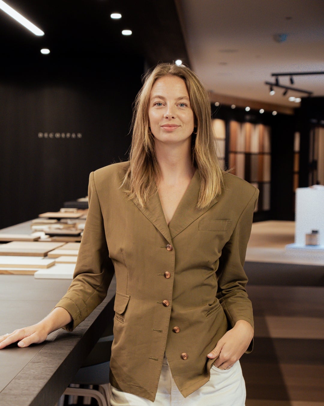 Tanith Van Kammen - wood consultant - Decospan - showroom - fineerhout