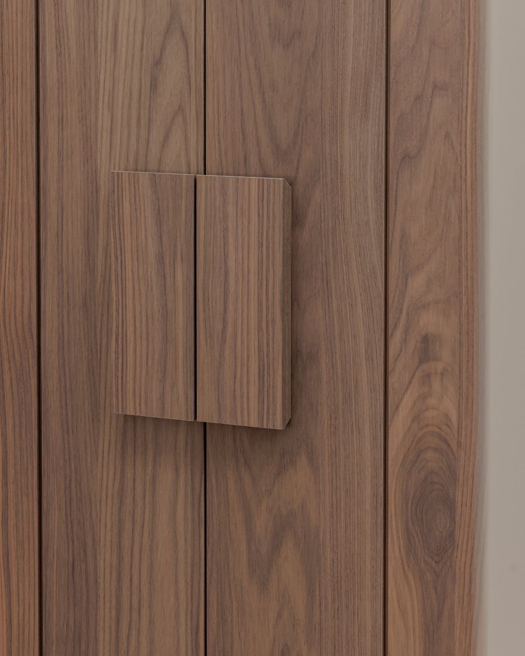 Door in Shinnoki Frozen Walnut