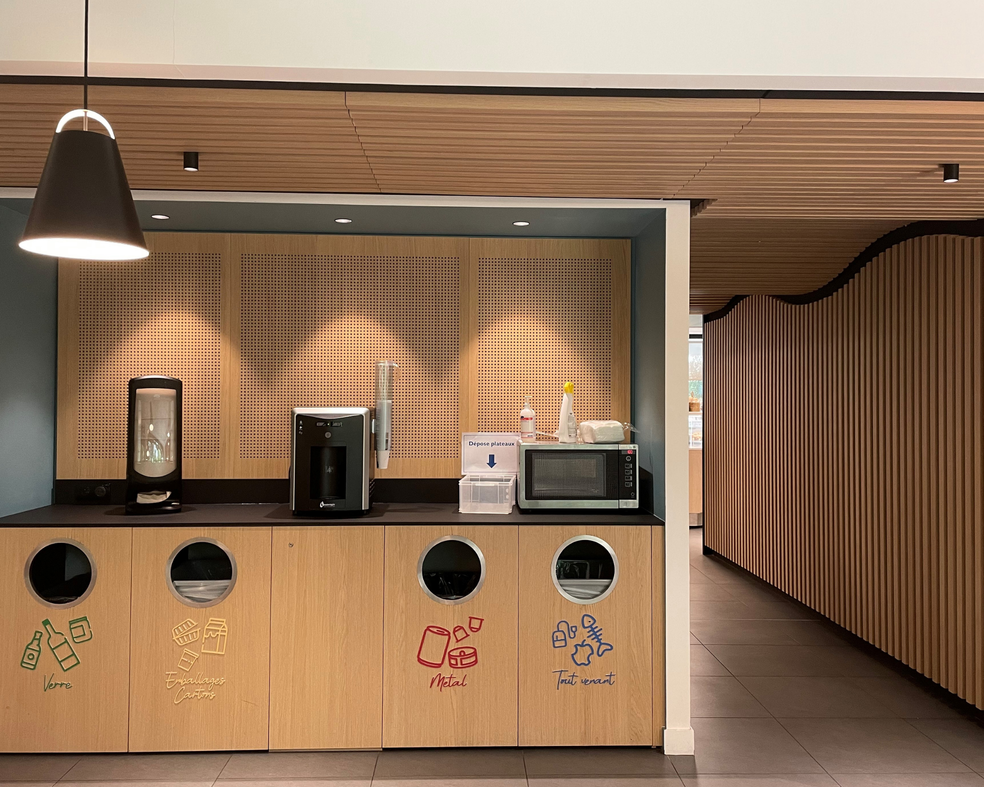 office bar - office kitchen - veneer bar - veneer mini kitchen