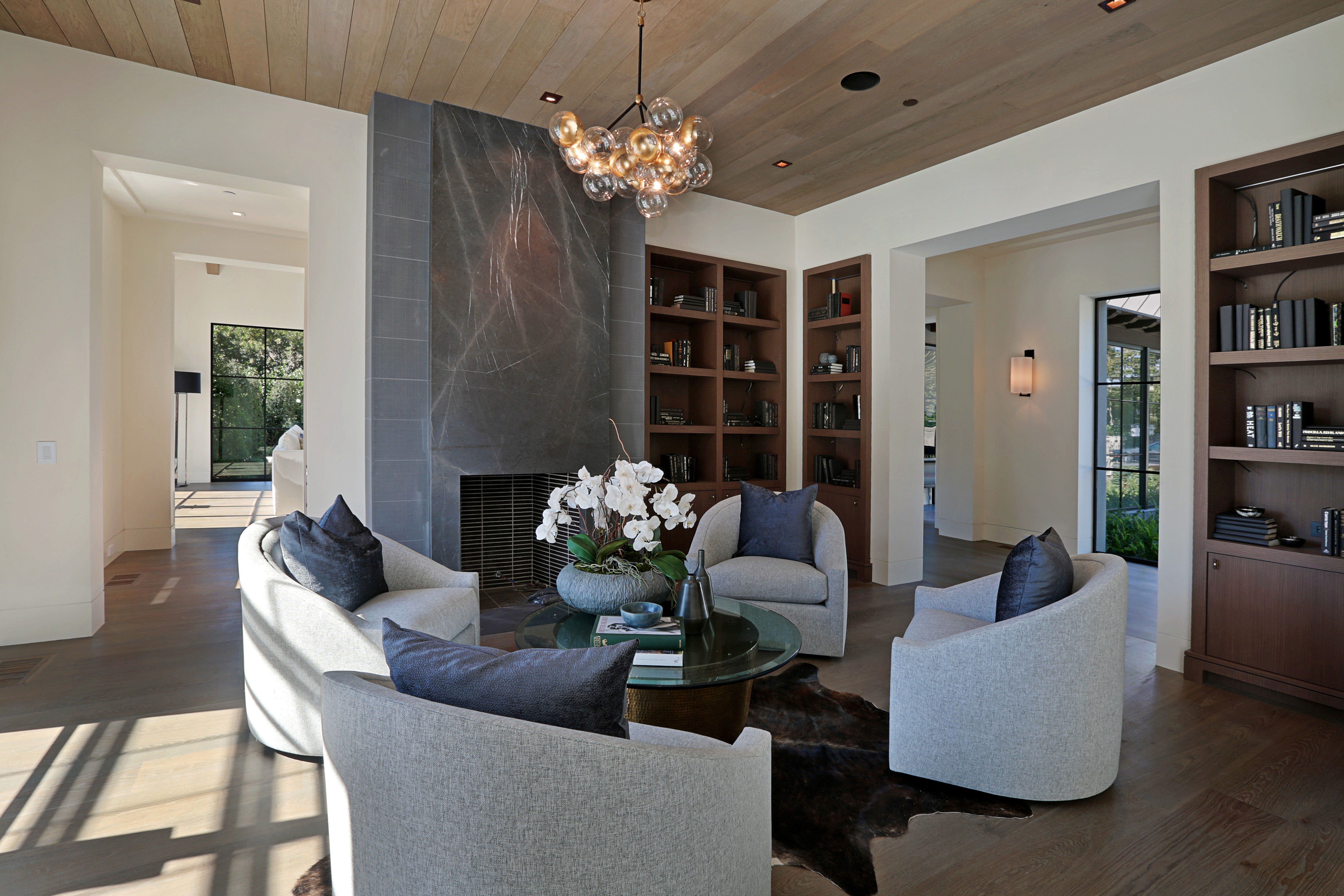 Shinnoki - wood veneer panels - living room