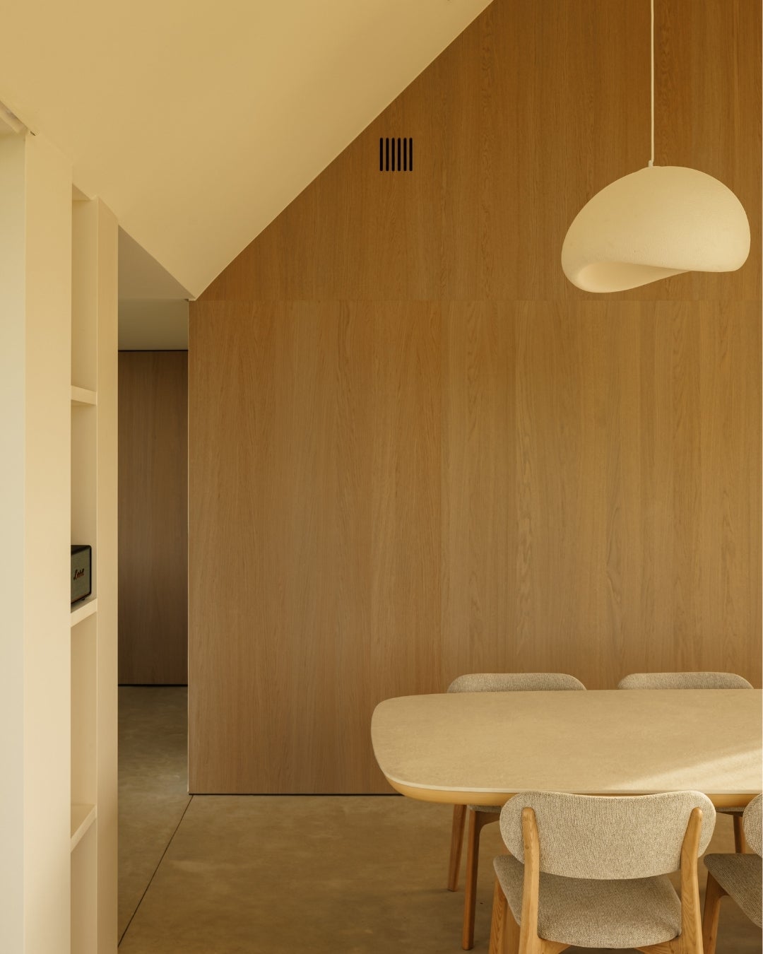 Holiday home interior project with Shinnoki prefinished wood panels - Desert Oak - kitchen - cabinetry