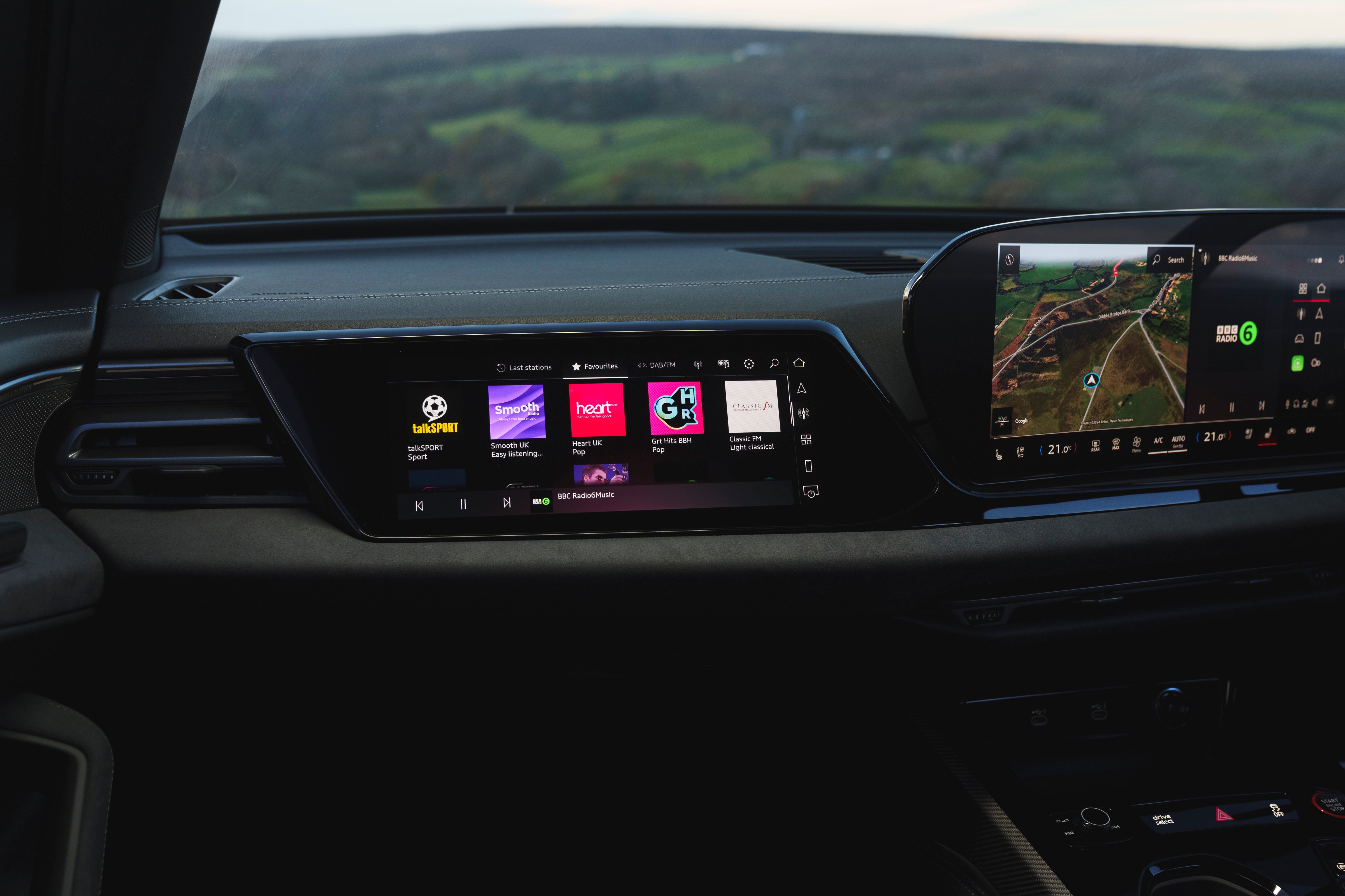 Audi S5 Review: passenger display