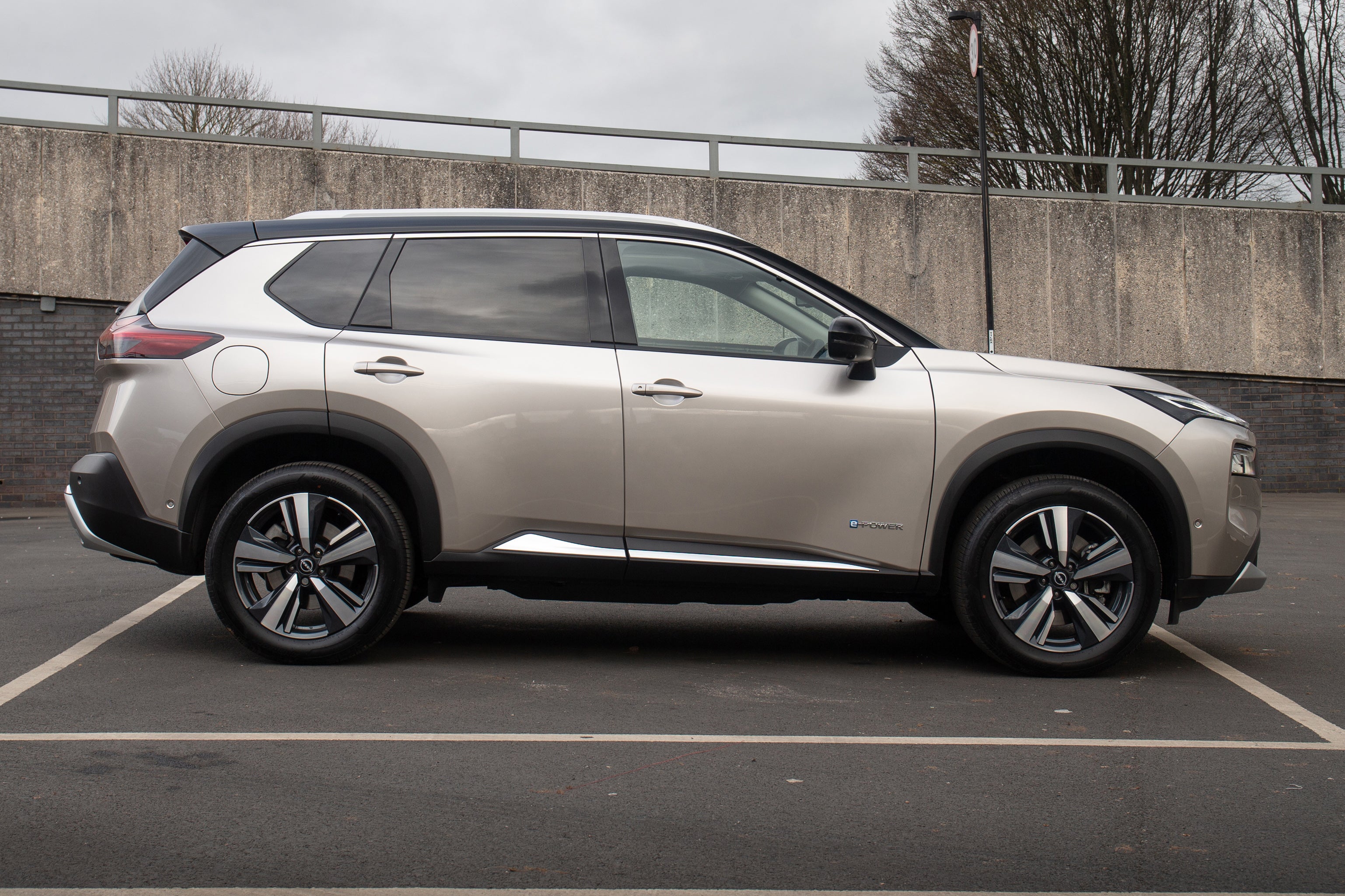 Nissan X-Trail Review: side profile