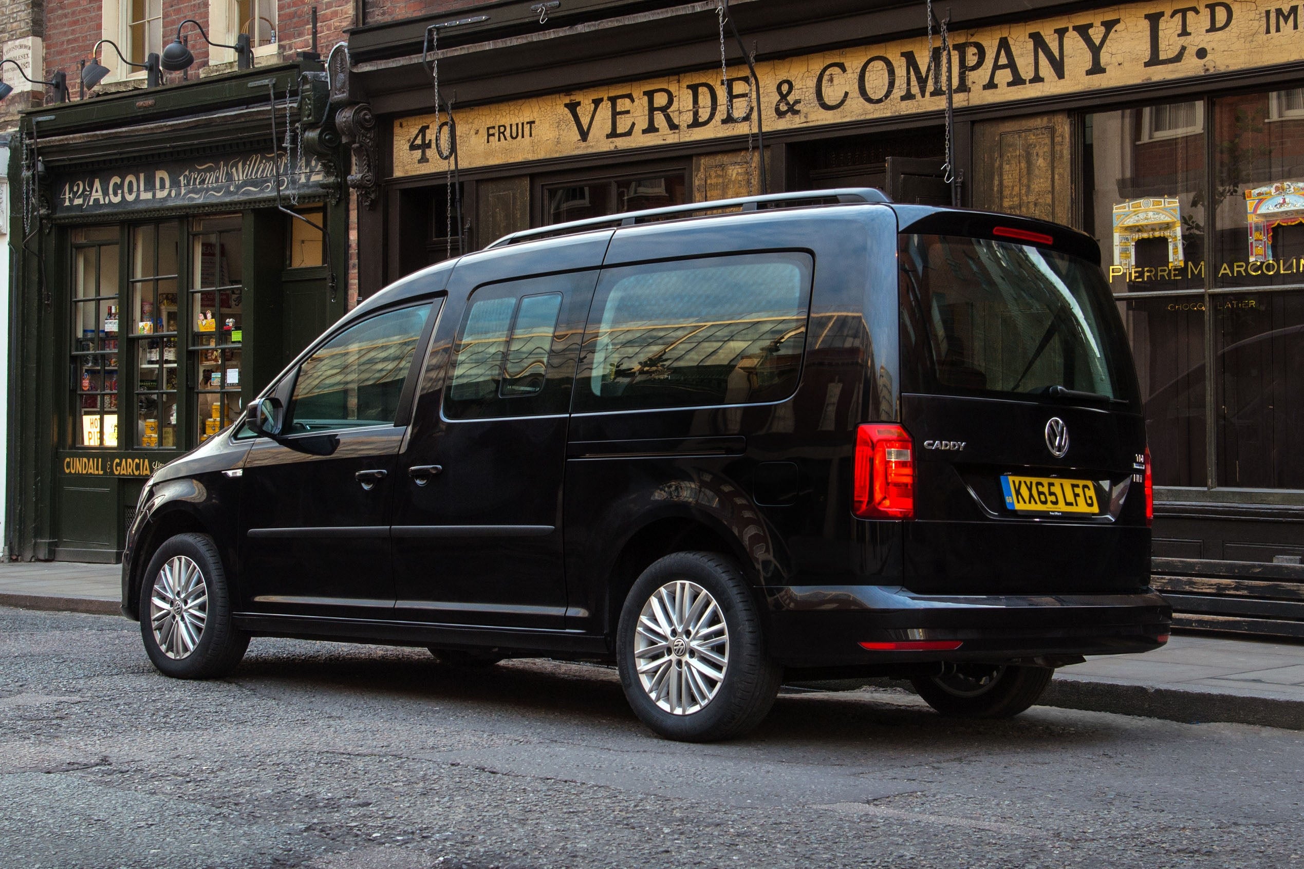 Volkswagen Caddy Maxi Life Rear Side View