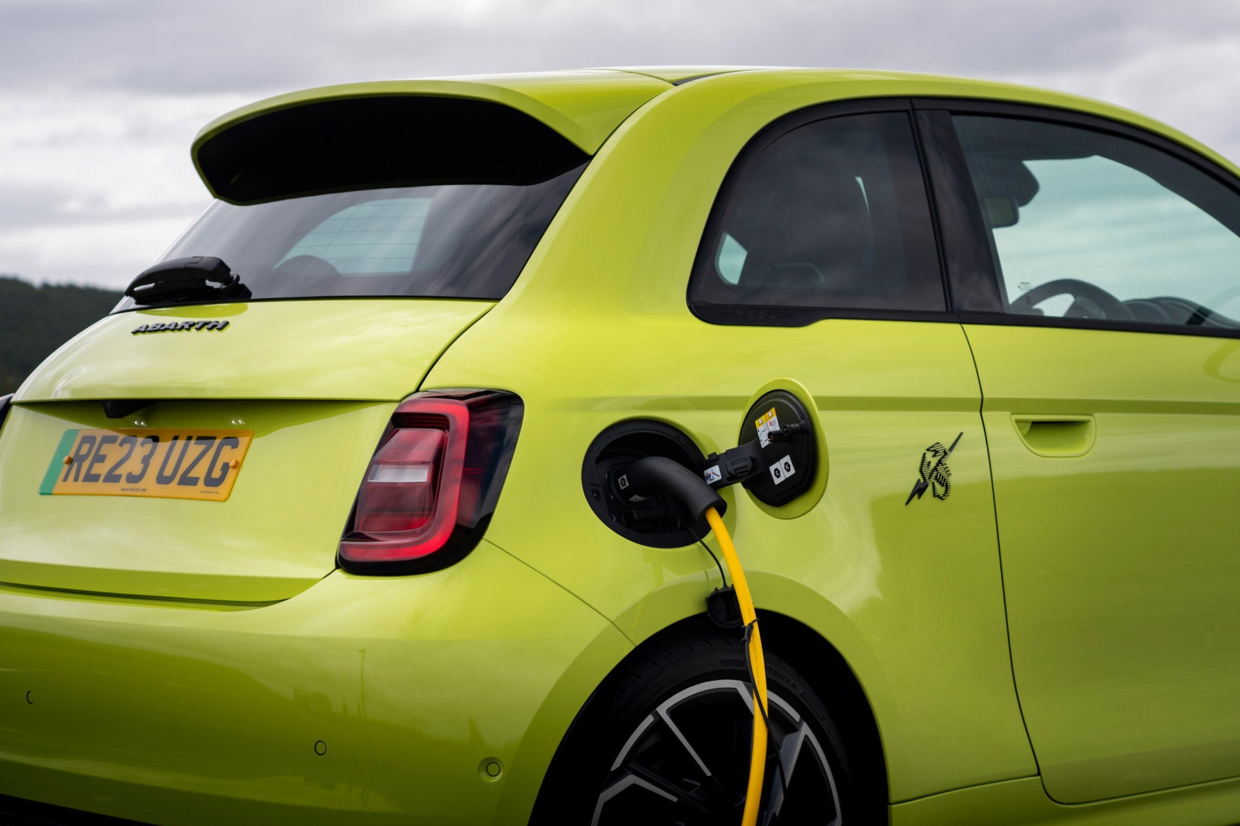 Avis 500e Abarth 2023: charge