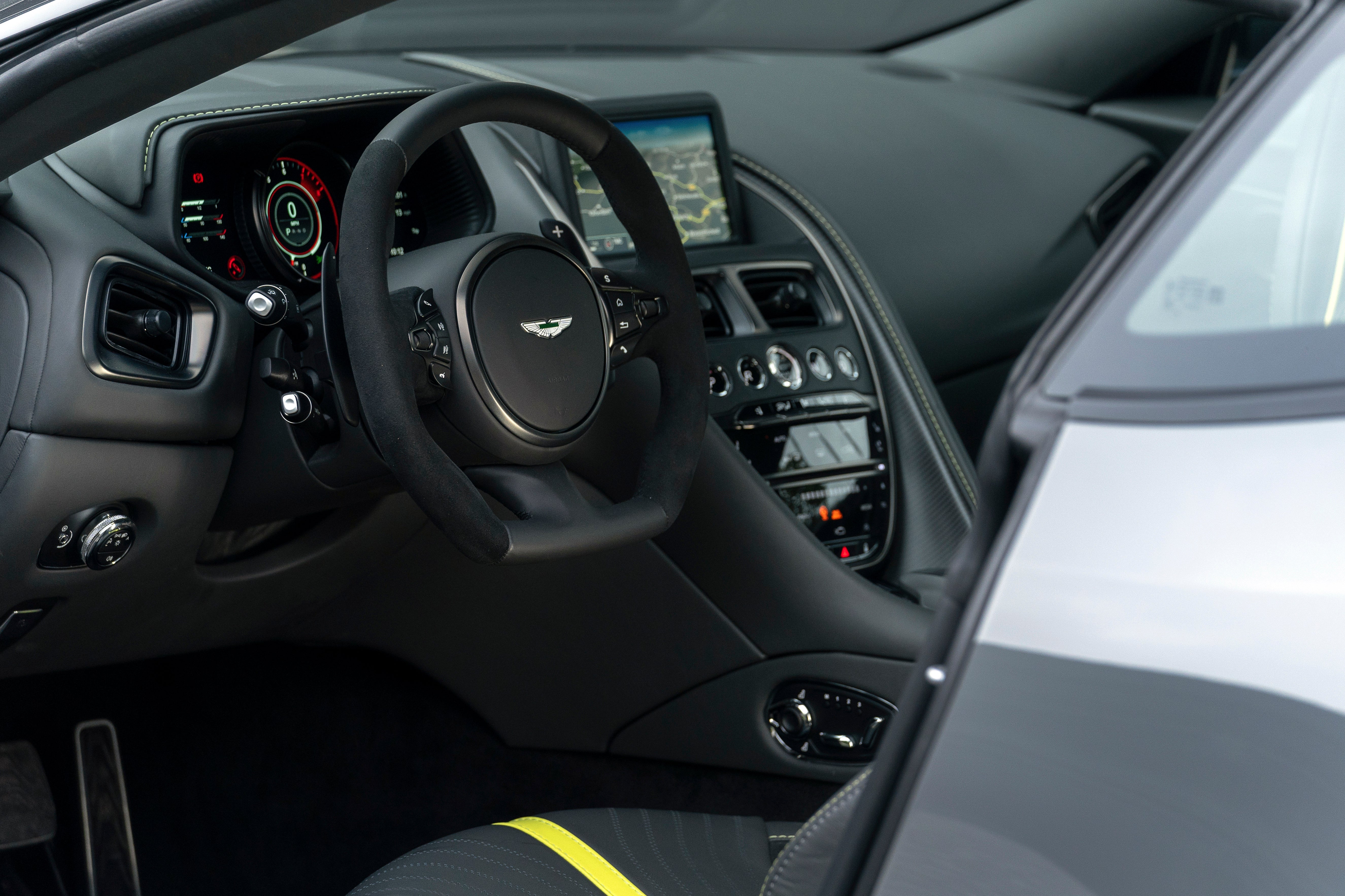 DB11: Porte intérieure conducteur