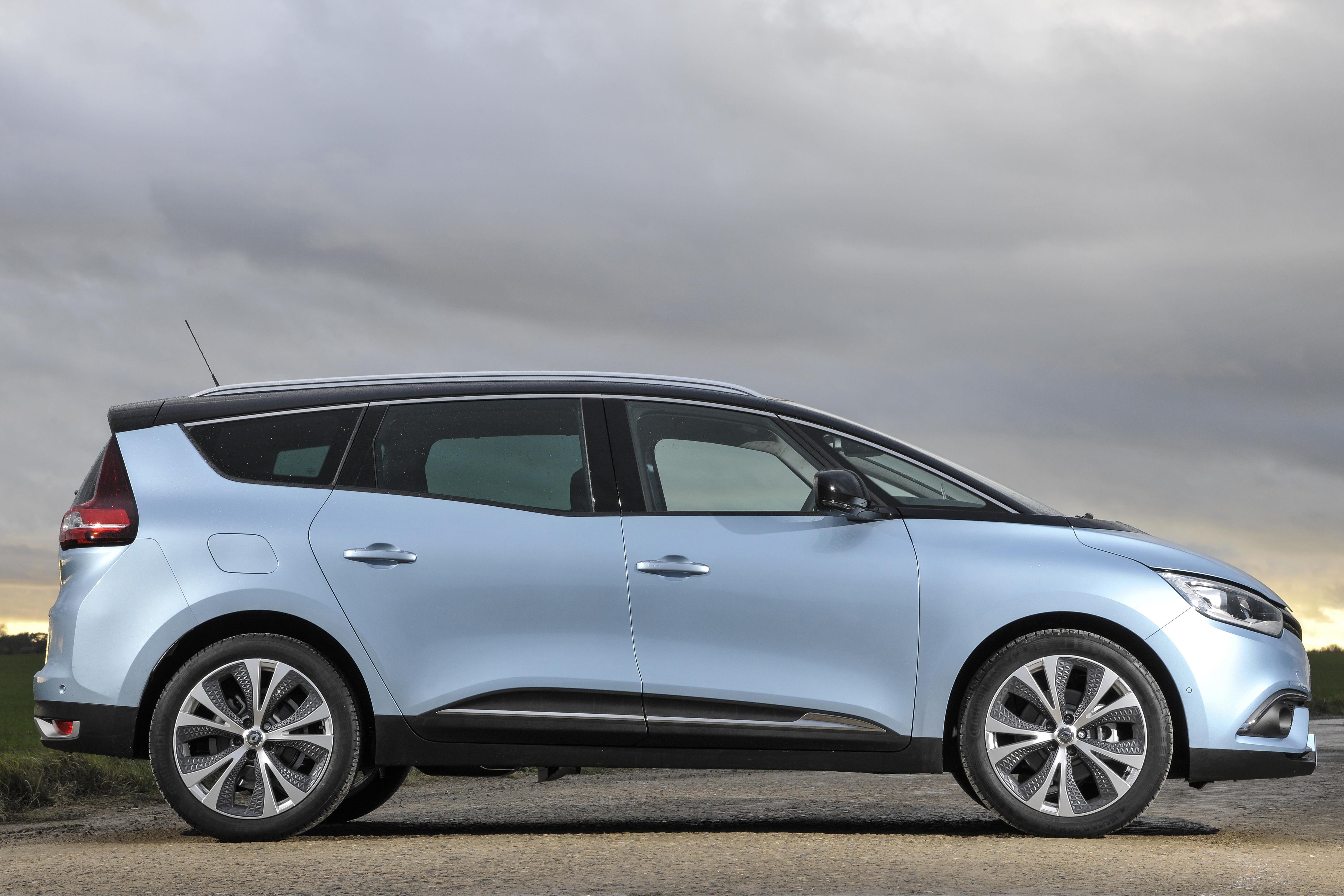 Renault Grand Scenic (2016-2020) Review: exterior side photo of the Renault Grand Scenic