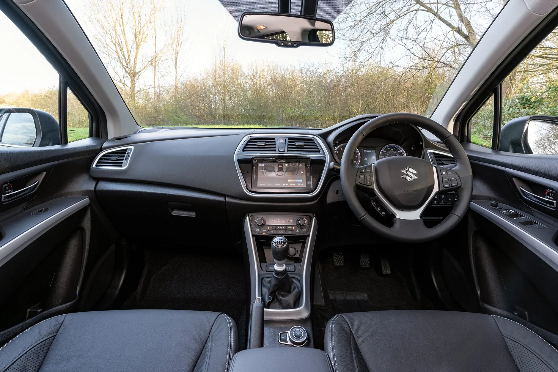 Nuevo Suzuki SX4 S-Cross, el nuevo SUV compacto de Suzuki a un precio desde 17.495 euros Nuevo Suzuki SX4 S-Cross, el nuevo SUV compacto de Suzuki a un precio desde 17.495 euros