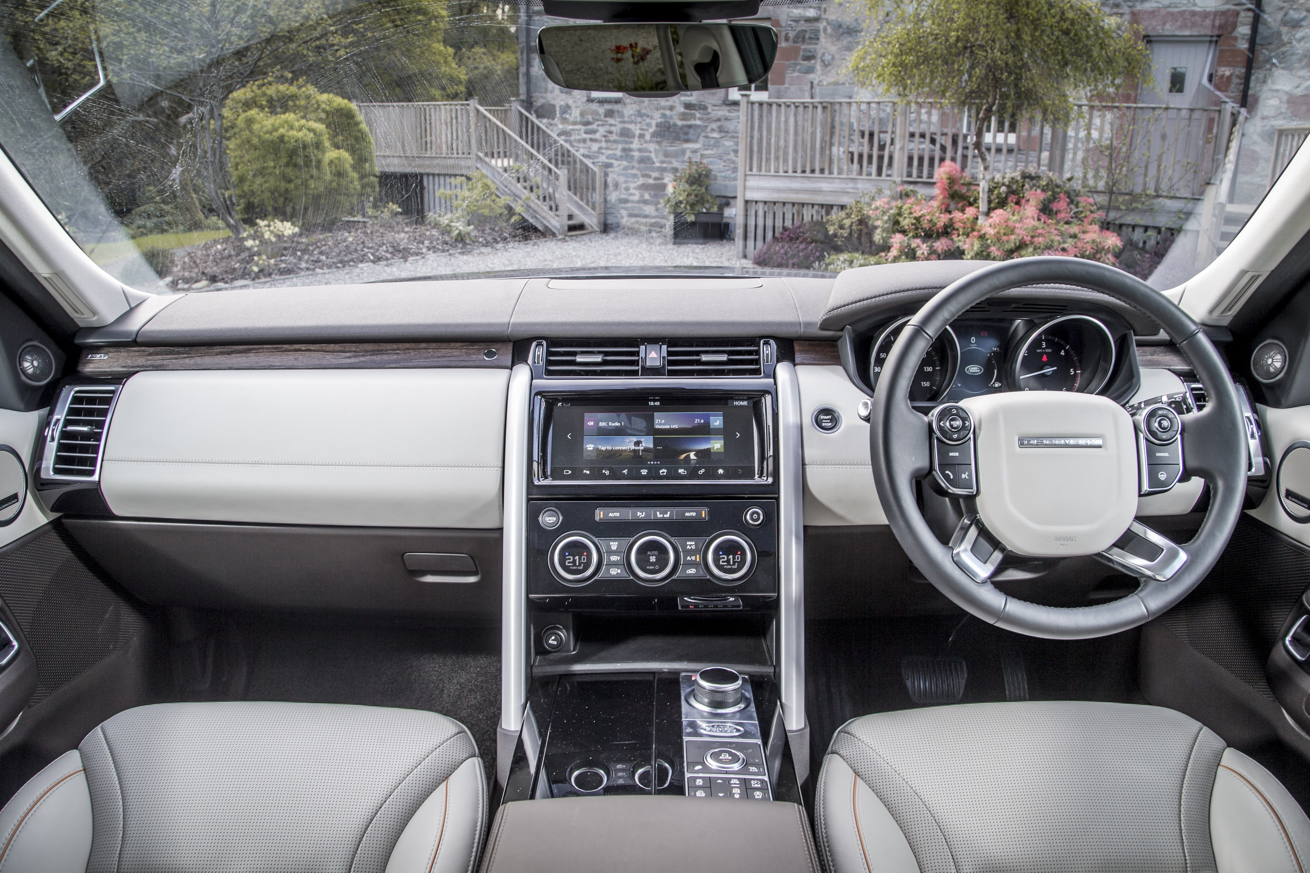 Land Rover Discovery 2023 Review: interior close up photo of the Land Rover Discovery dashboard