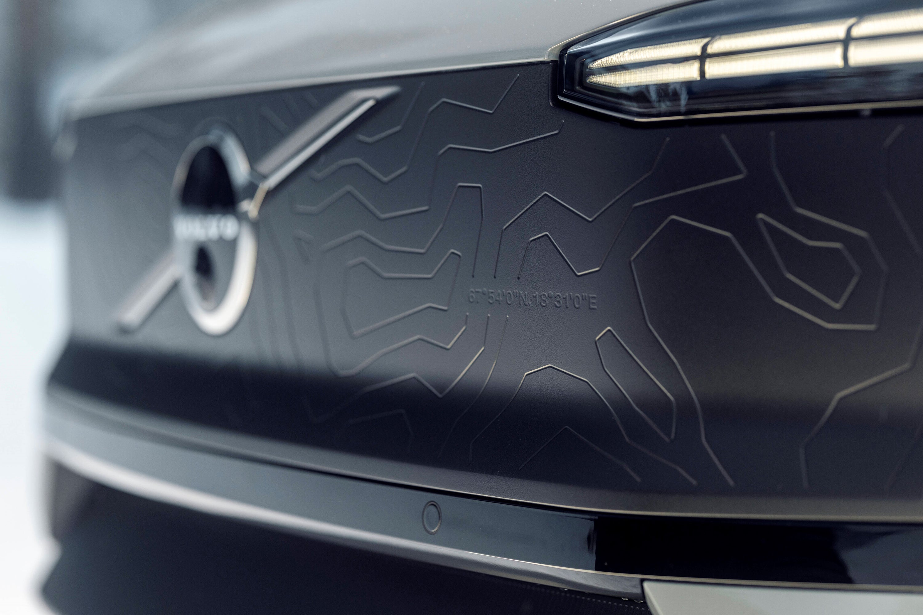  Volvo EX30 Cross Country Review: front detail