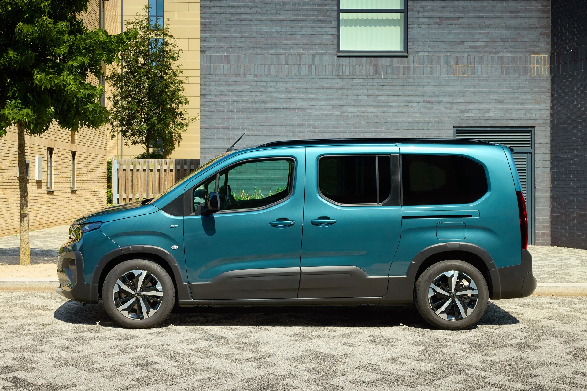 Peugeot e-Rifter Review 2025: Price, specs & boot space | heycar UK