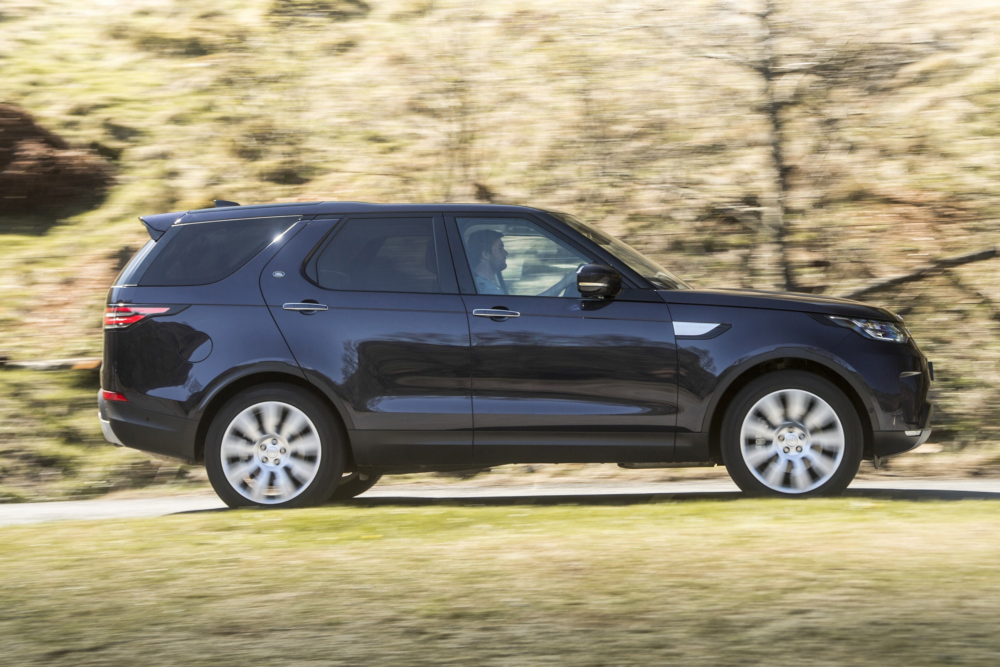 Land Rover Discovery 2023 Review: exterior side photo of the Land Rover Discovery on the road