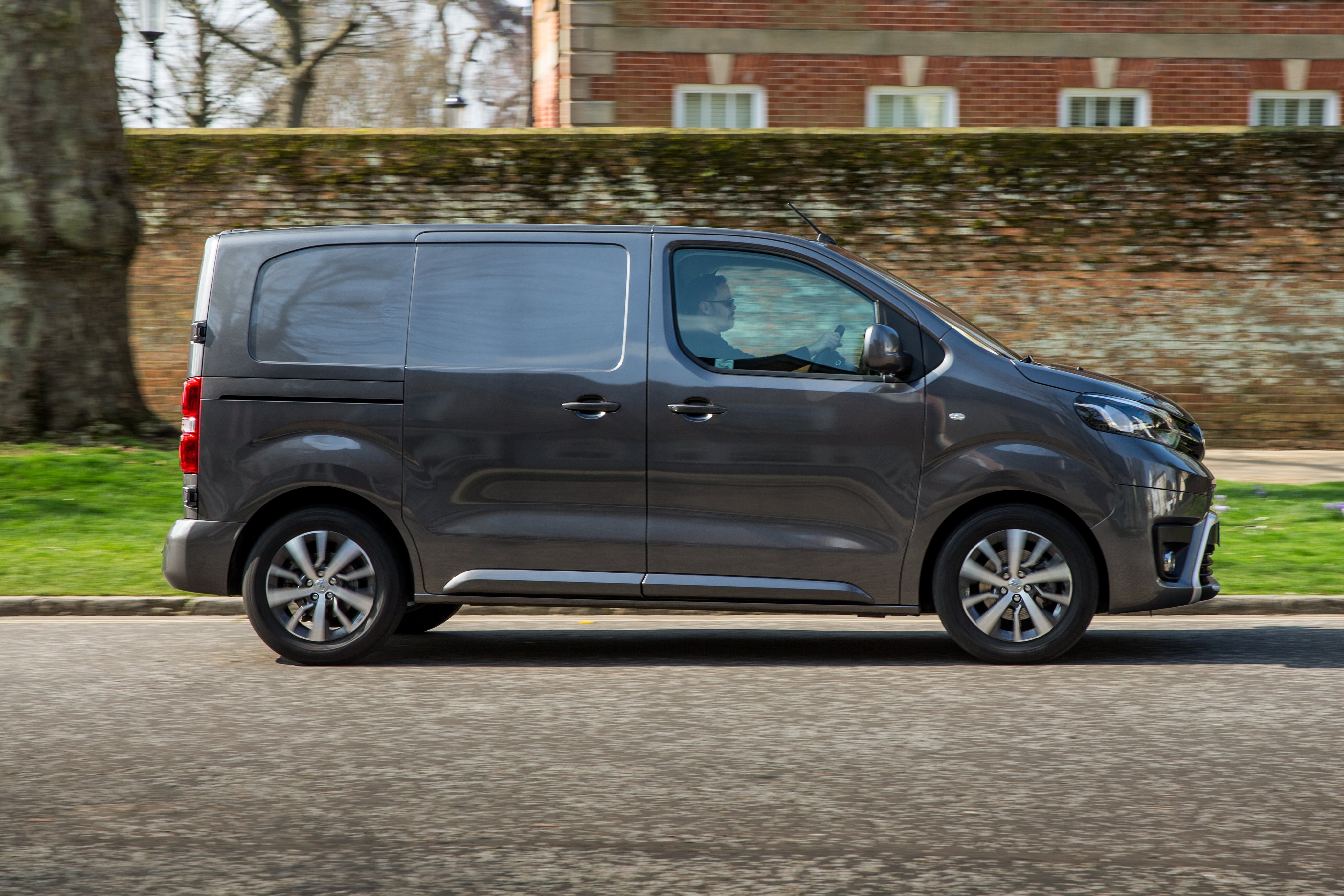 avis toyota proace