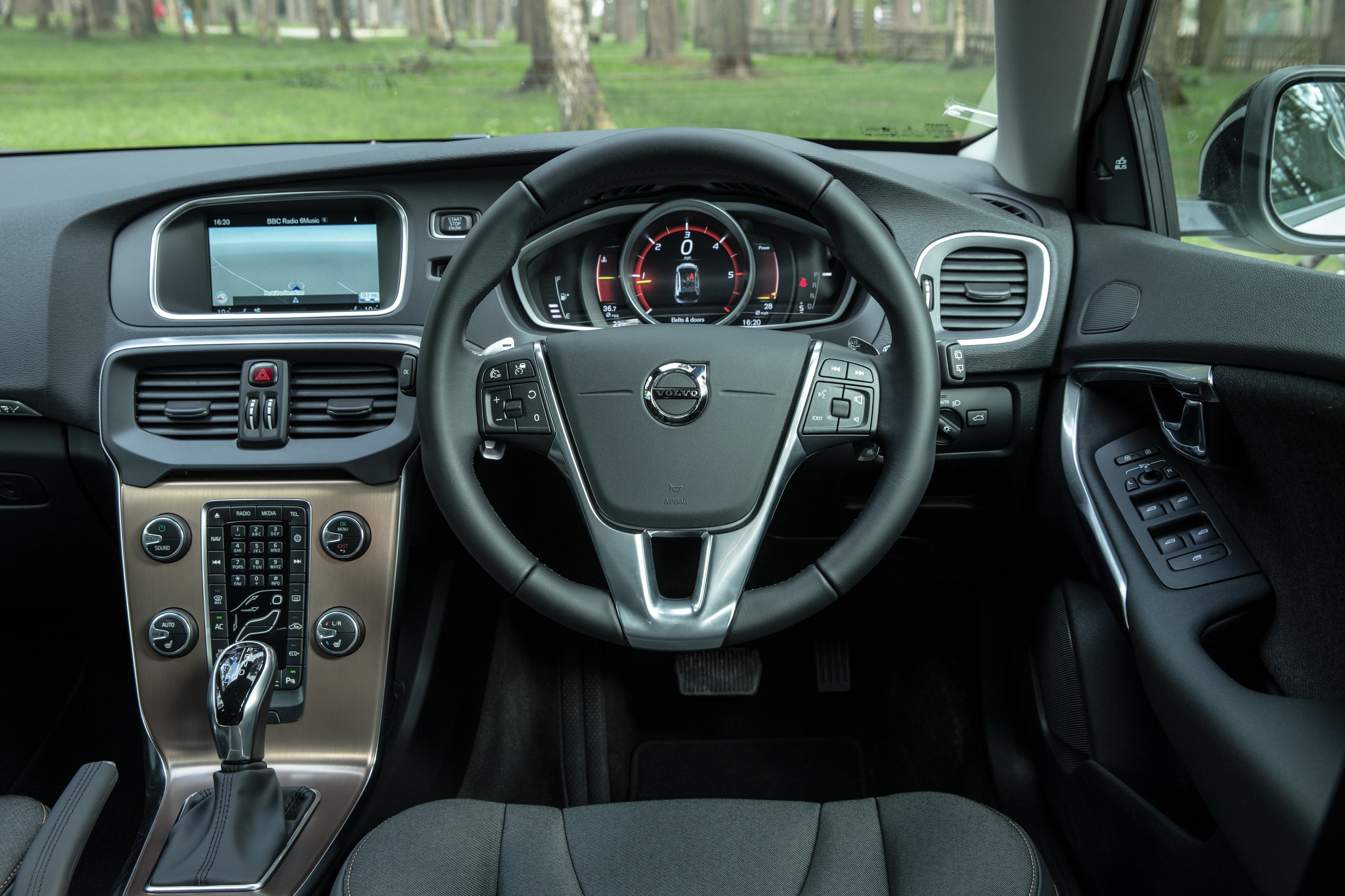 Volvo V40 Cross Country (2013-2019) Review: interior