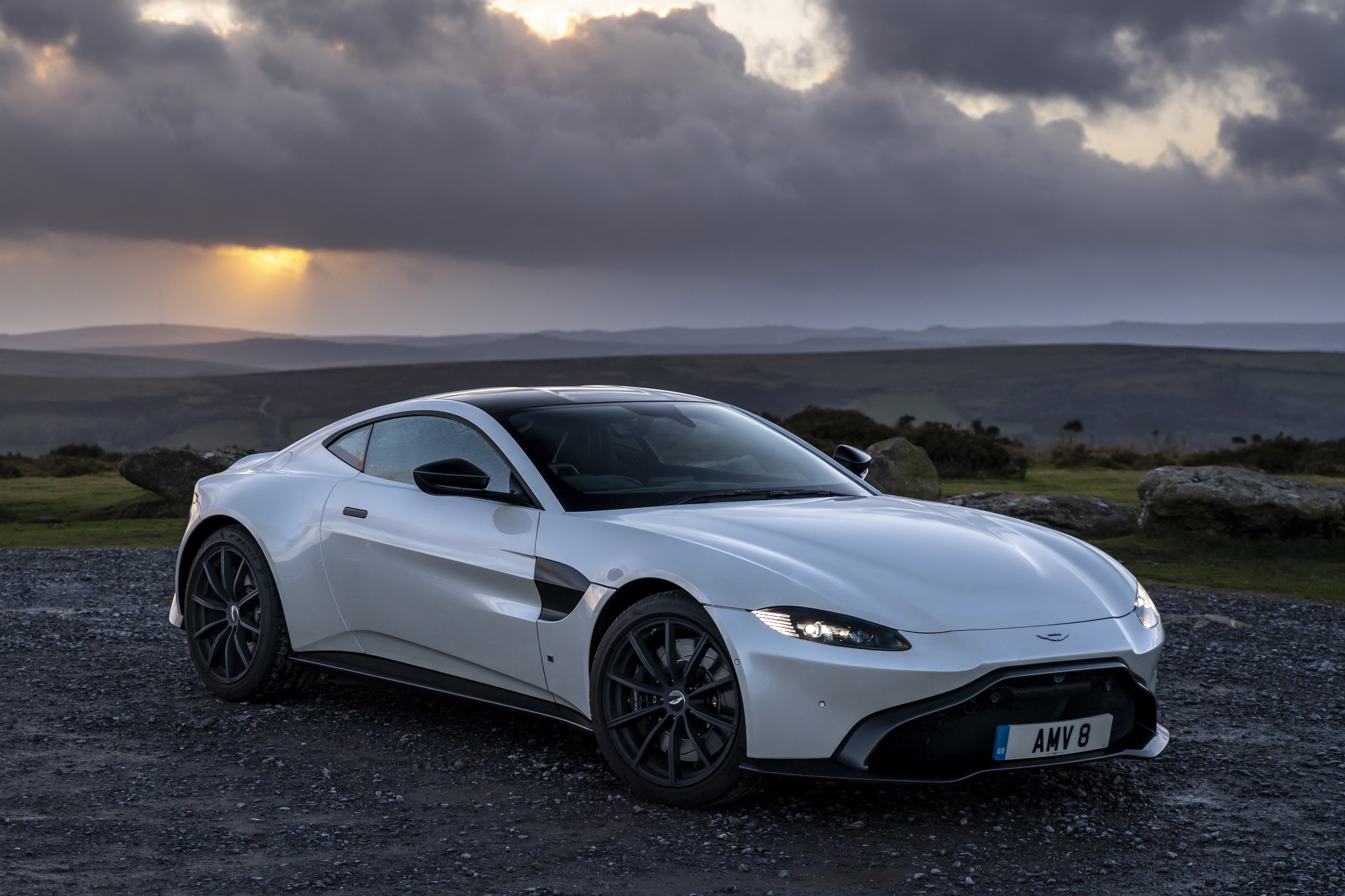 Aston Martin Vantage Exterior Side Front