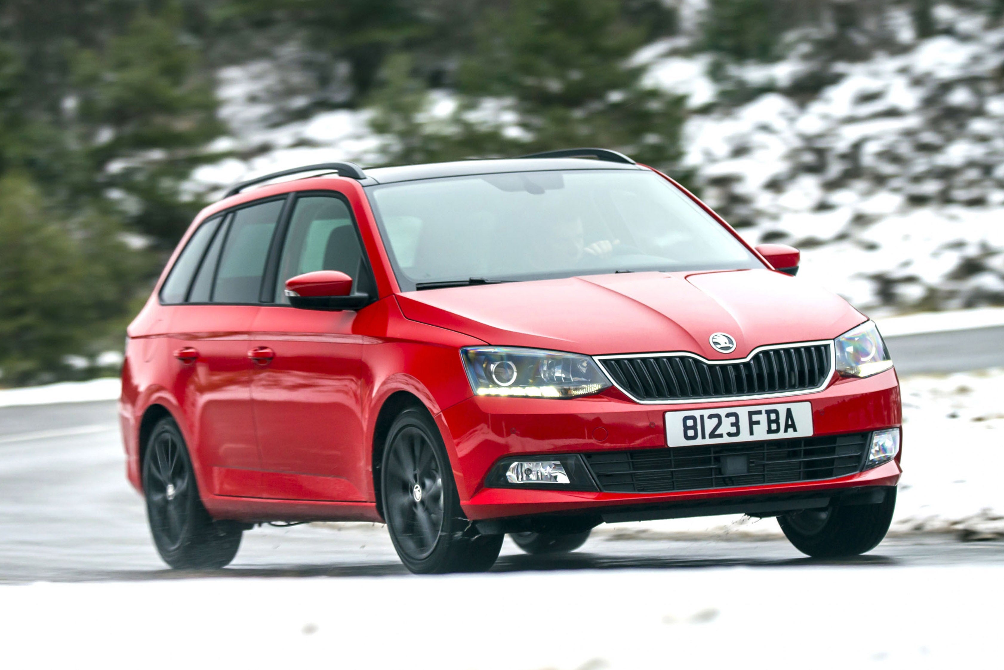 VDP-CA480 Roof Box 480 Litres Carbon Look Lockable + VDP004 Aluminium