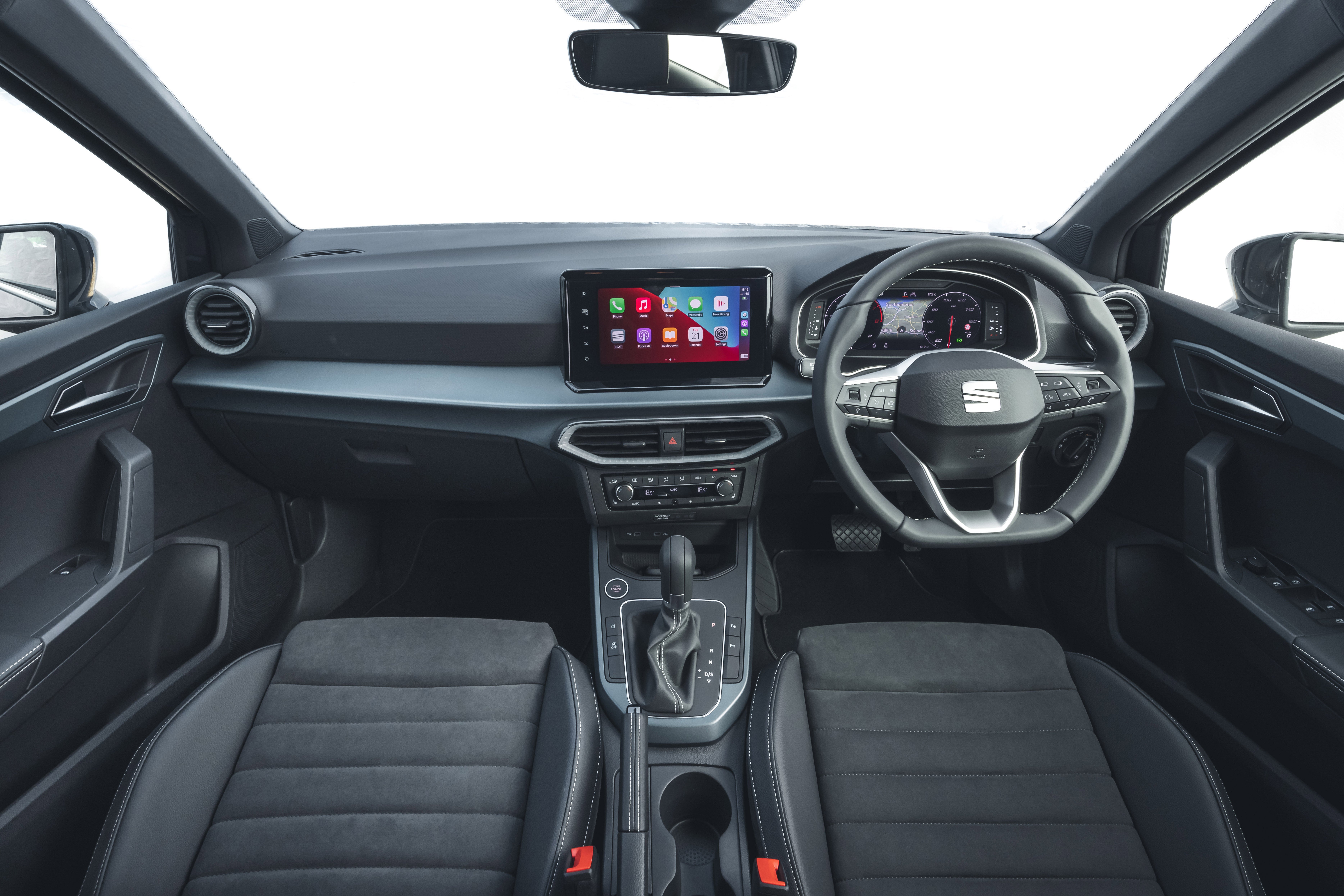SEAT Arona Review: interior dashboard