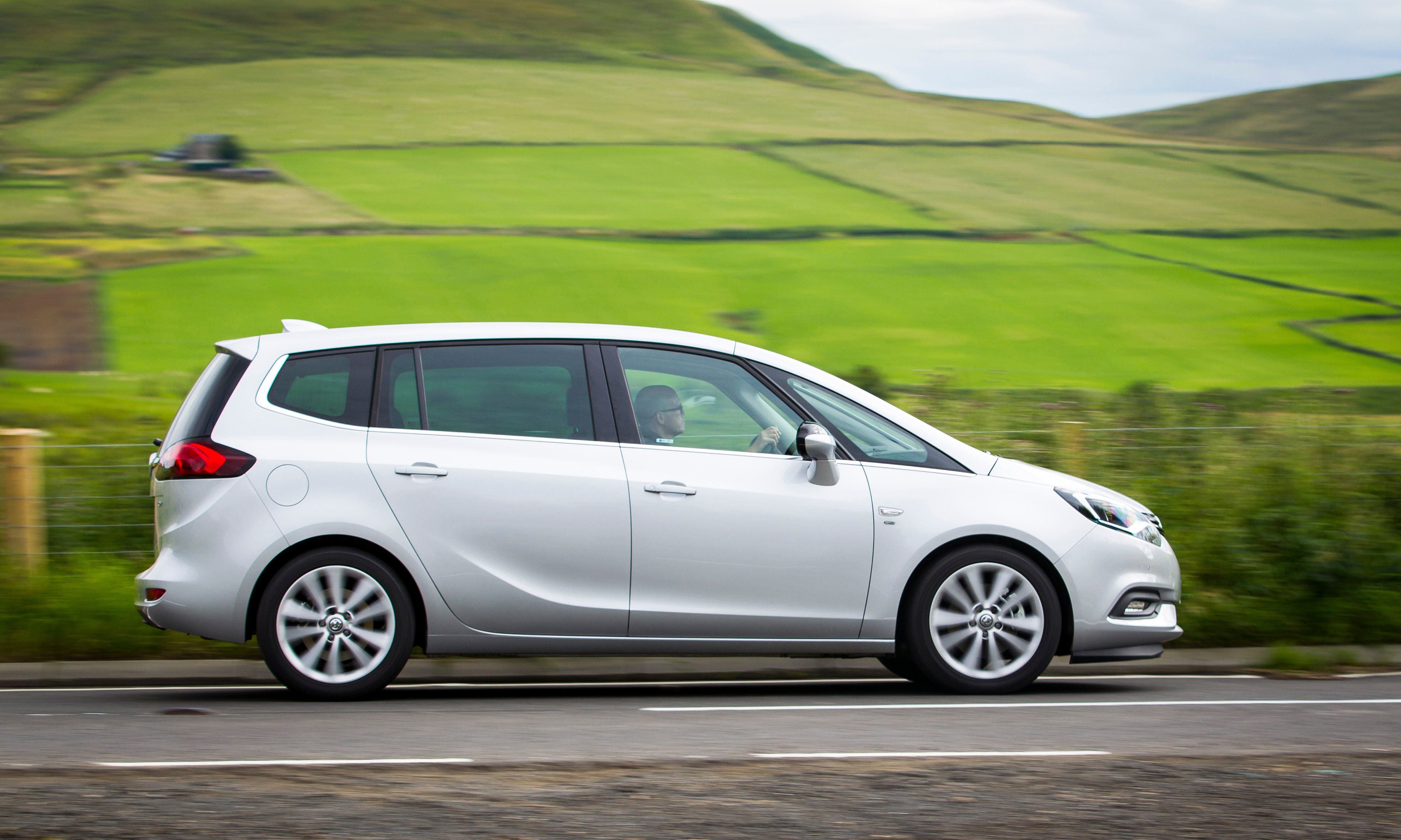 Vauxhall Zafira Tourer (2012-2018) Review Right Side View