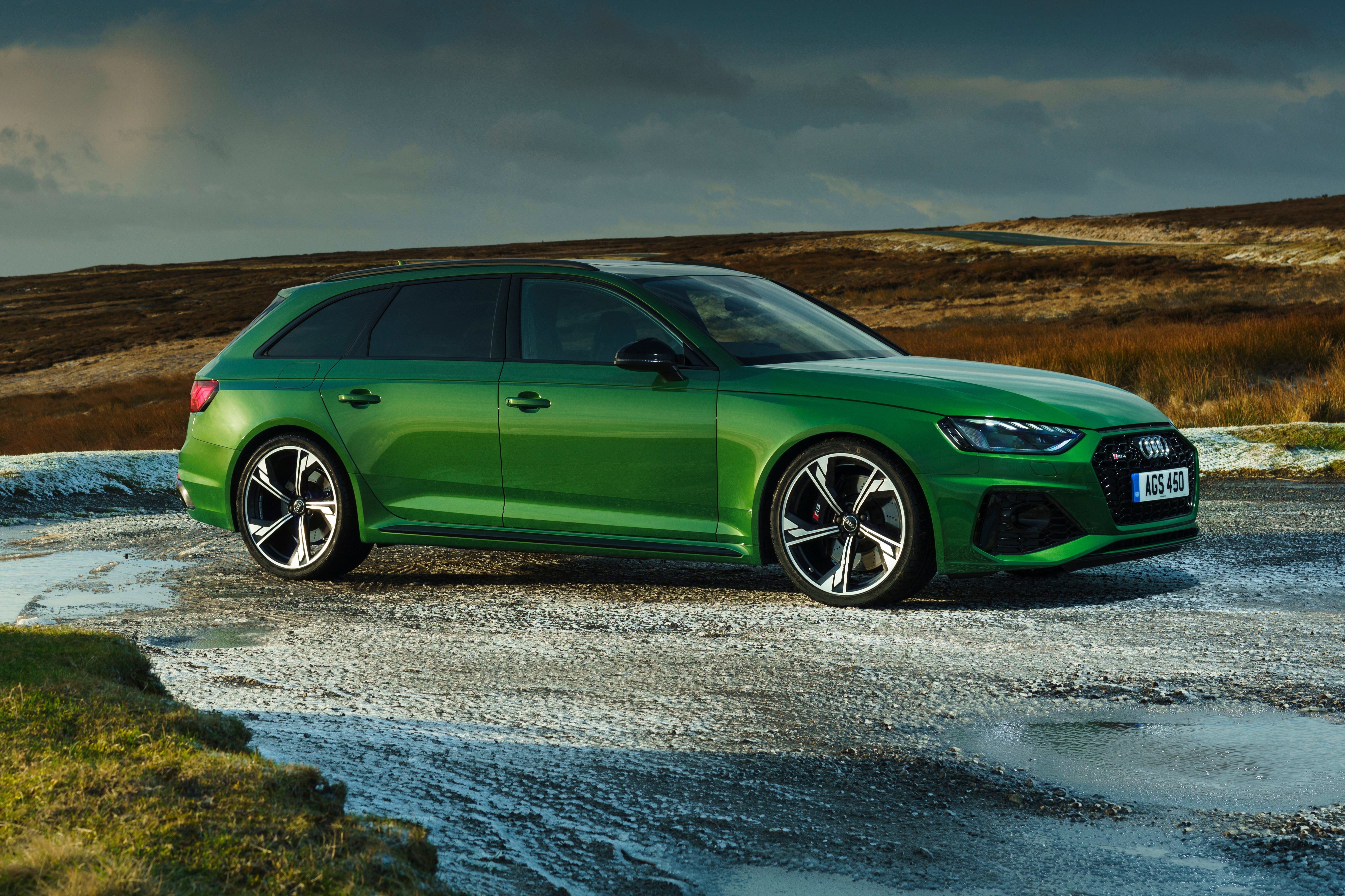 Audi RS4 Avant (2018-2025) Review Exterior Front 