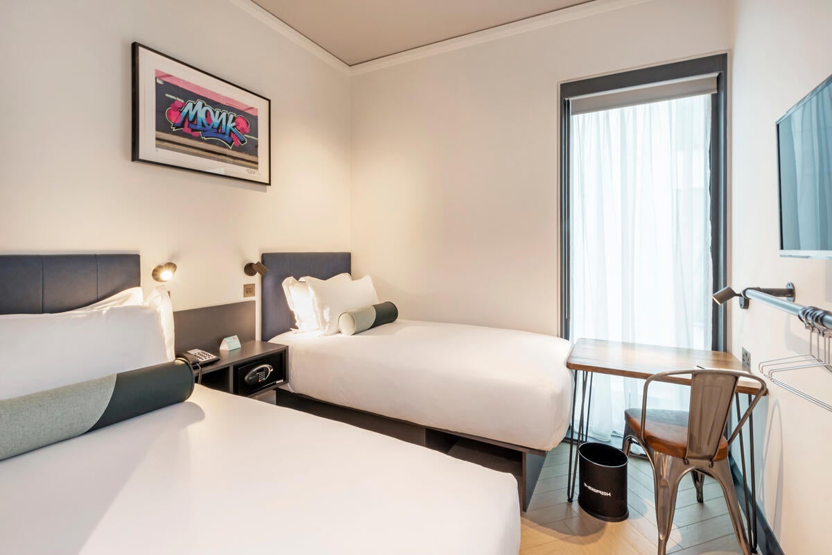 twin bedroom at the Hendrick Hotel Dublin