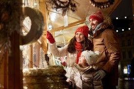 Rodina pri pohľade na okno