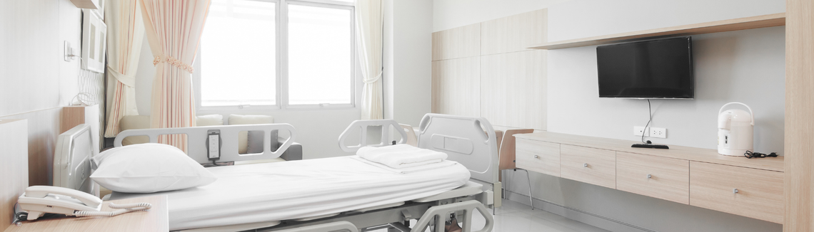 wnętrze szpitala, sala, łóżko, meble, telewizor, nowoczesny szpital, zdjęcie w poziomie