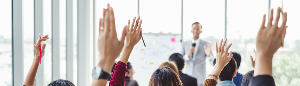 Skupina hlásících se lidí