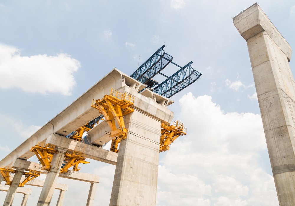 Most s modrou a žltou štruktúrou