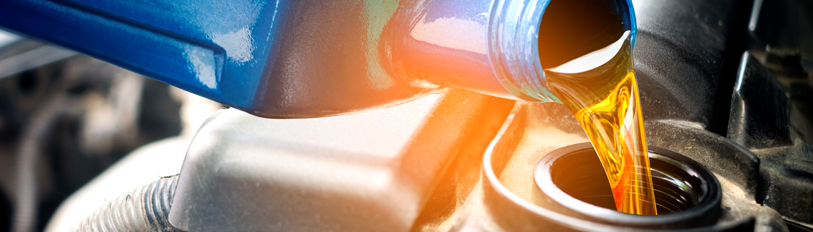 Nalití oleje do motoru