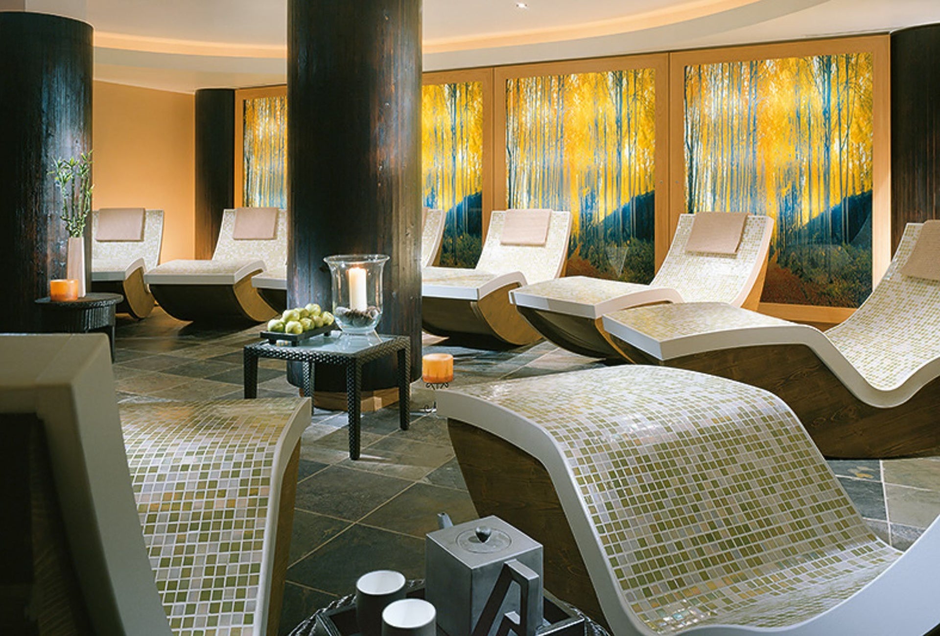 Seats in the relaxation area in a spa