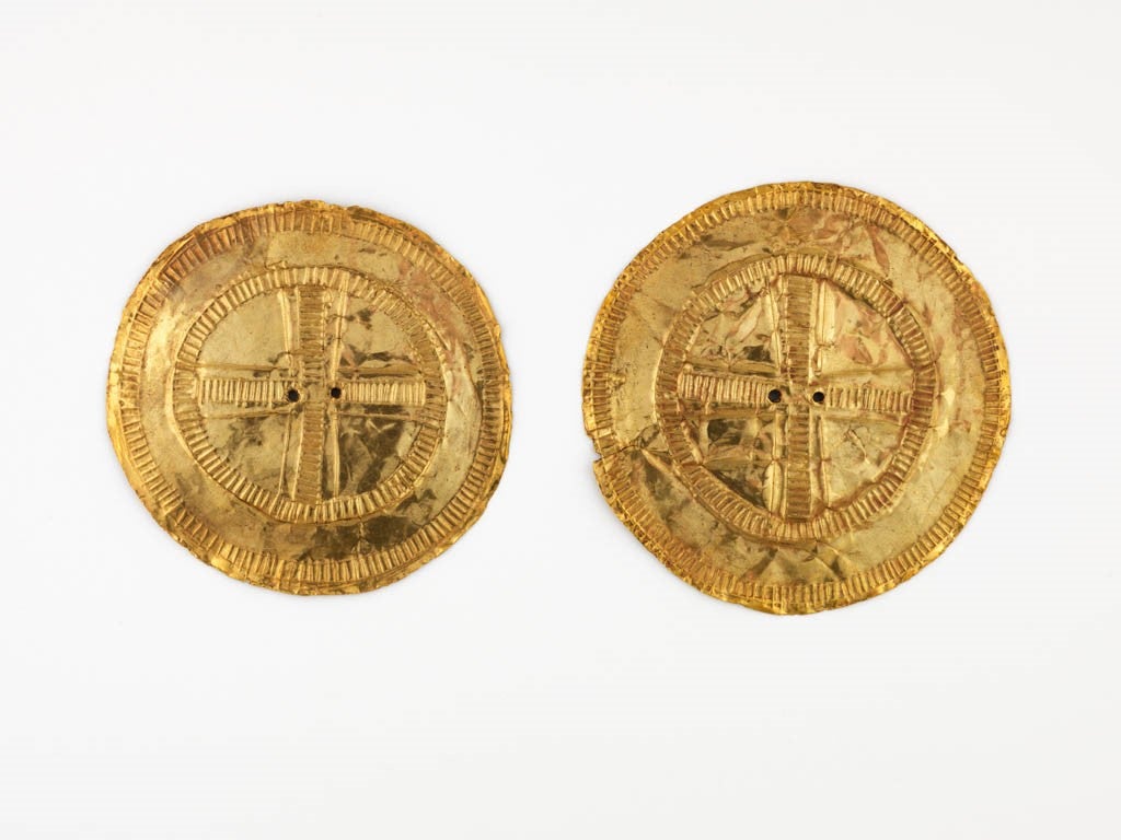 Pair of Gold Discs Tedavnet, Co. Monaghan Early Bronze Age, c. 2200-1800 BC.