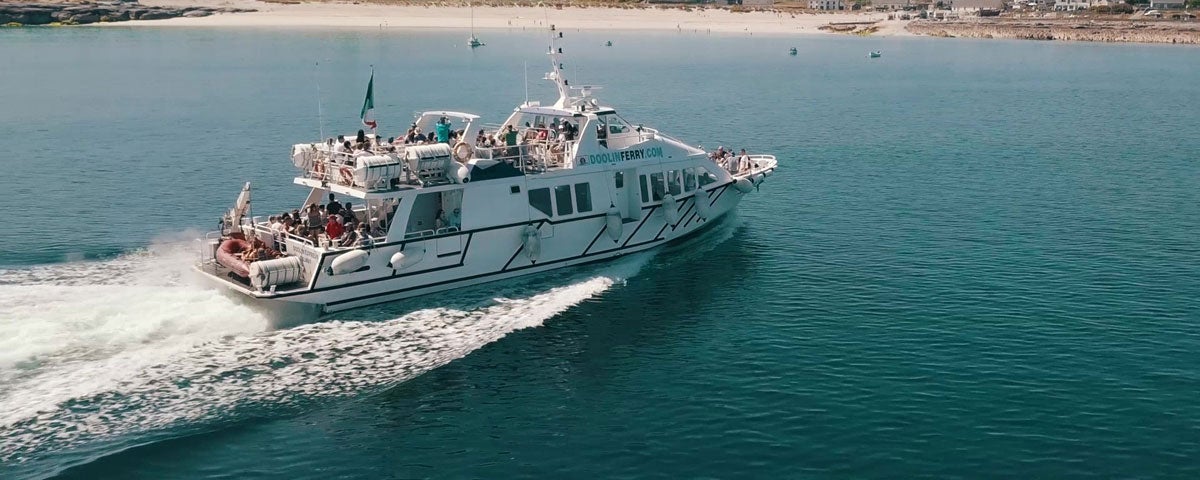 Doolin Ferry carrying passengers to the port