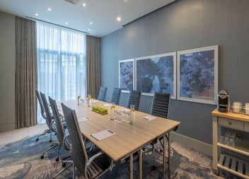 Meeting area with table and chairs