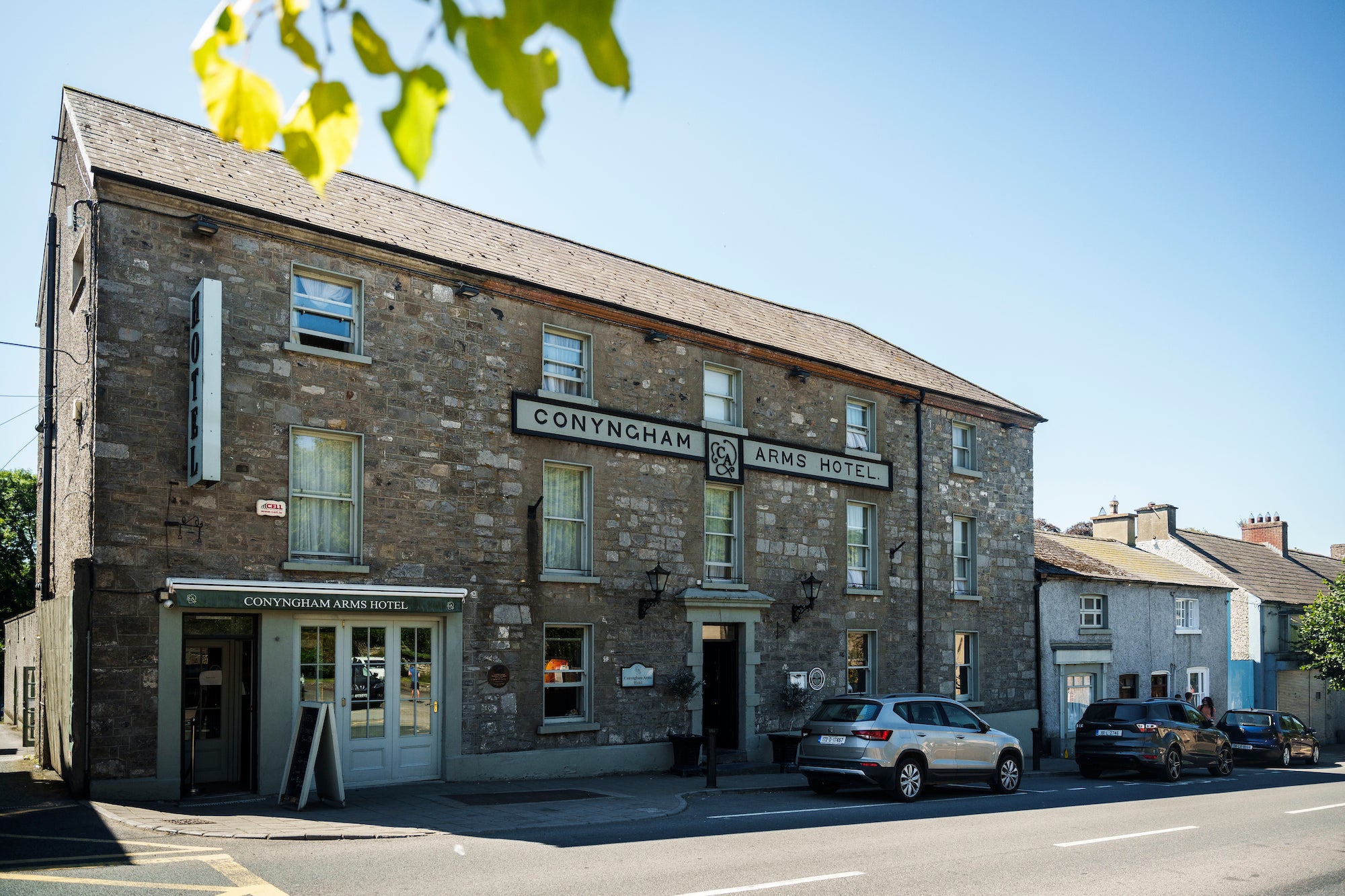 exterior image of Conynham Arms Hotel in Co Meath