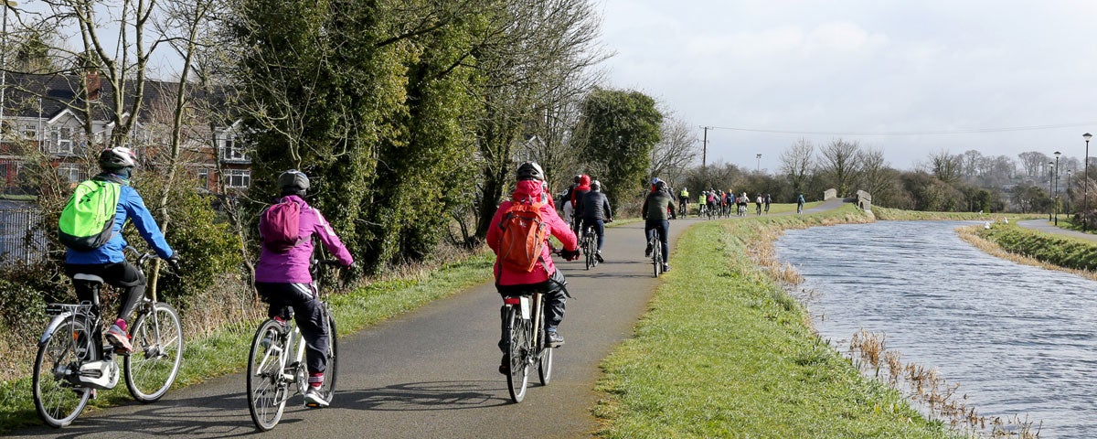 People cycling along the Royal Canal Greenway with Mullingar Bike Hire