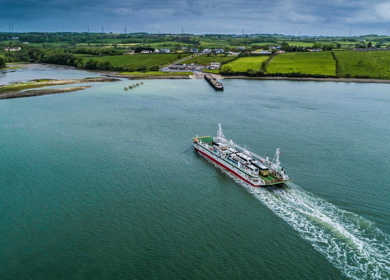 Shannon Ferries boat sailing in to port