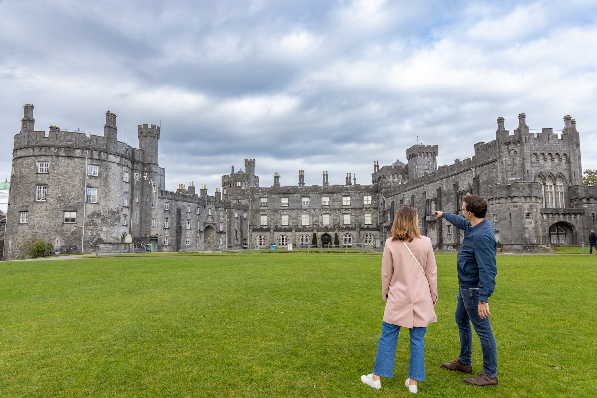 A couple outside of Kilkenny Castle