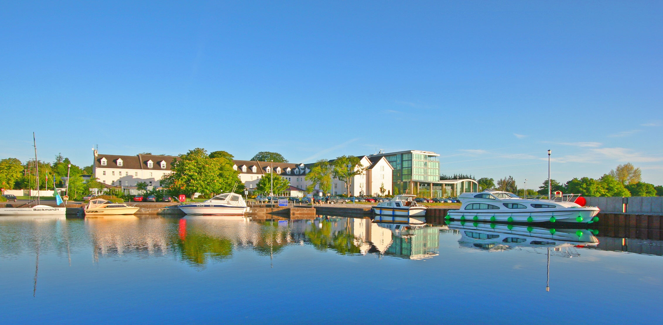 Exterior view of Hodson Bay Hotel in County Westmeath
