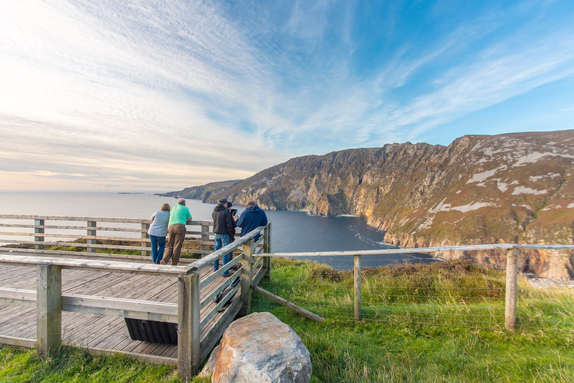 People at the viewing platform at Sliabh Liag (Slieve League), Co Donegal