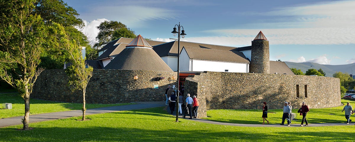 The exterior of the building of Siamsa Tíre