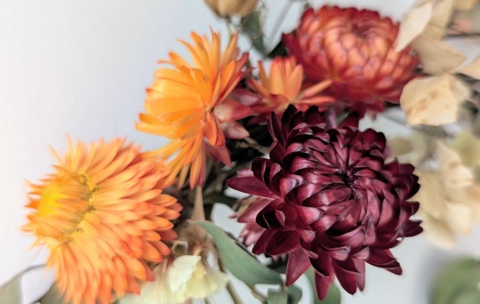 Make a Samhain Wreath, dried flowers in autumn colours