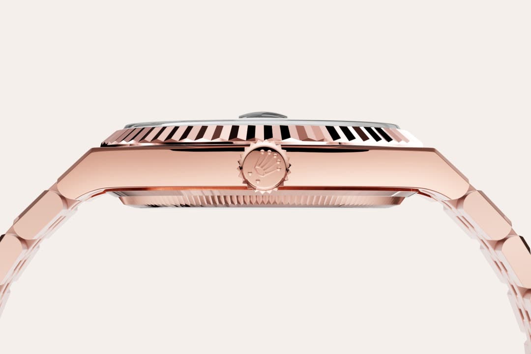 Rolex Land-Dweller 40 in Oyster, 40 mm, Everose gold with a Intense white, honeycomb motif dial, Fluted bezel, and Flat Jubilee, five-piece solid links bracelet