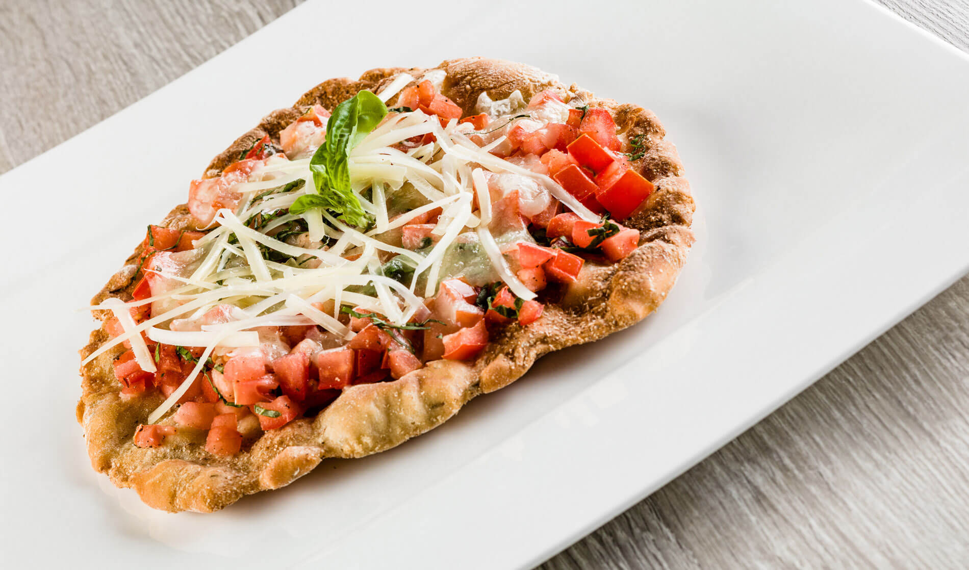 bruschetta-vom-schuettelbrot-mit-gereiftem-kuhkaese