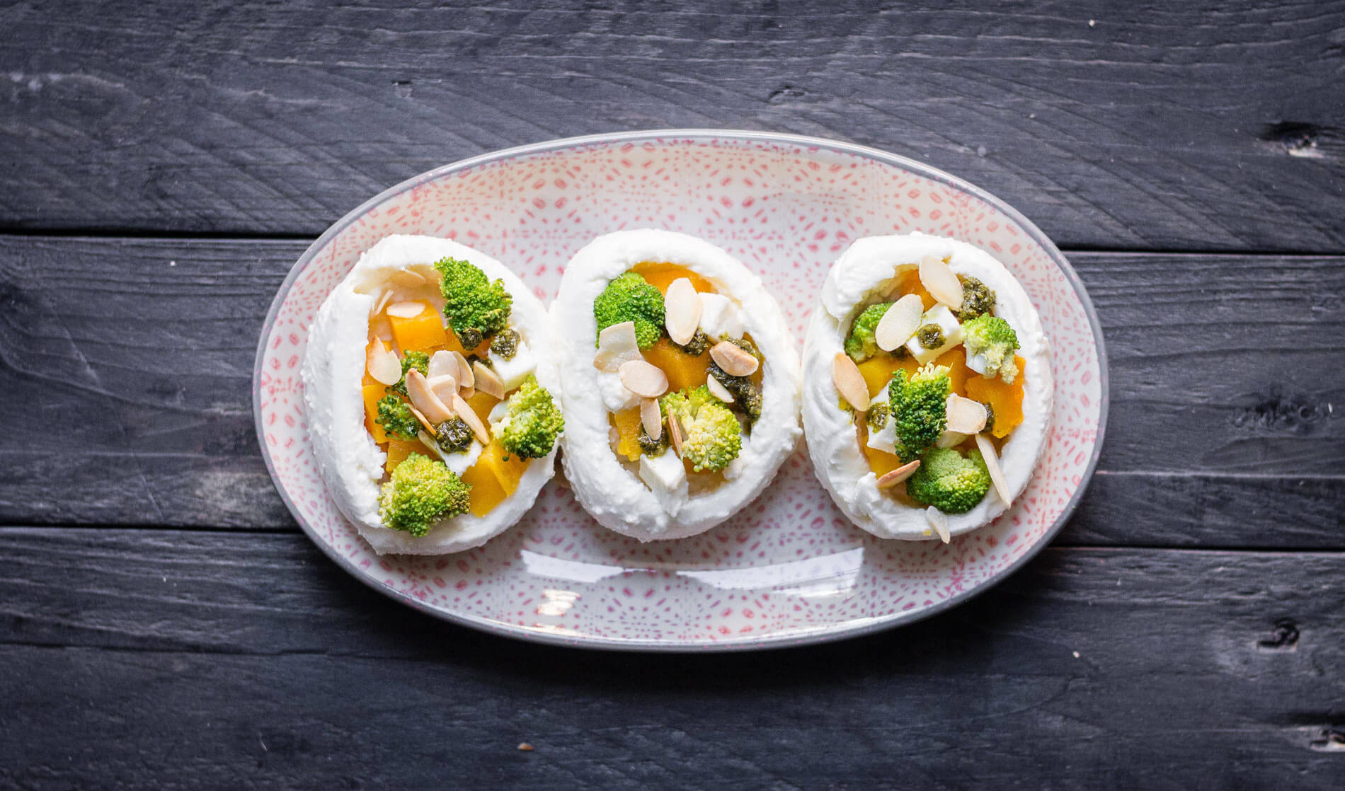 koerbchen-aus-mozzarella-mit-kuerbis-brokkoli-und-mandeln