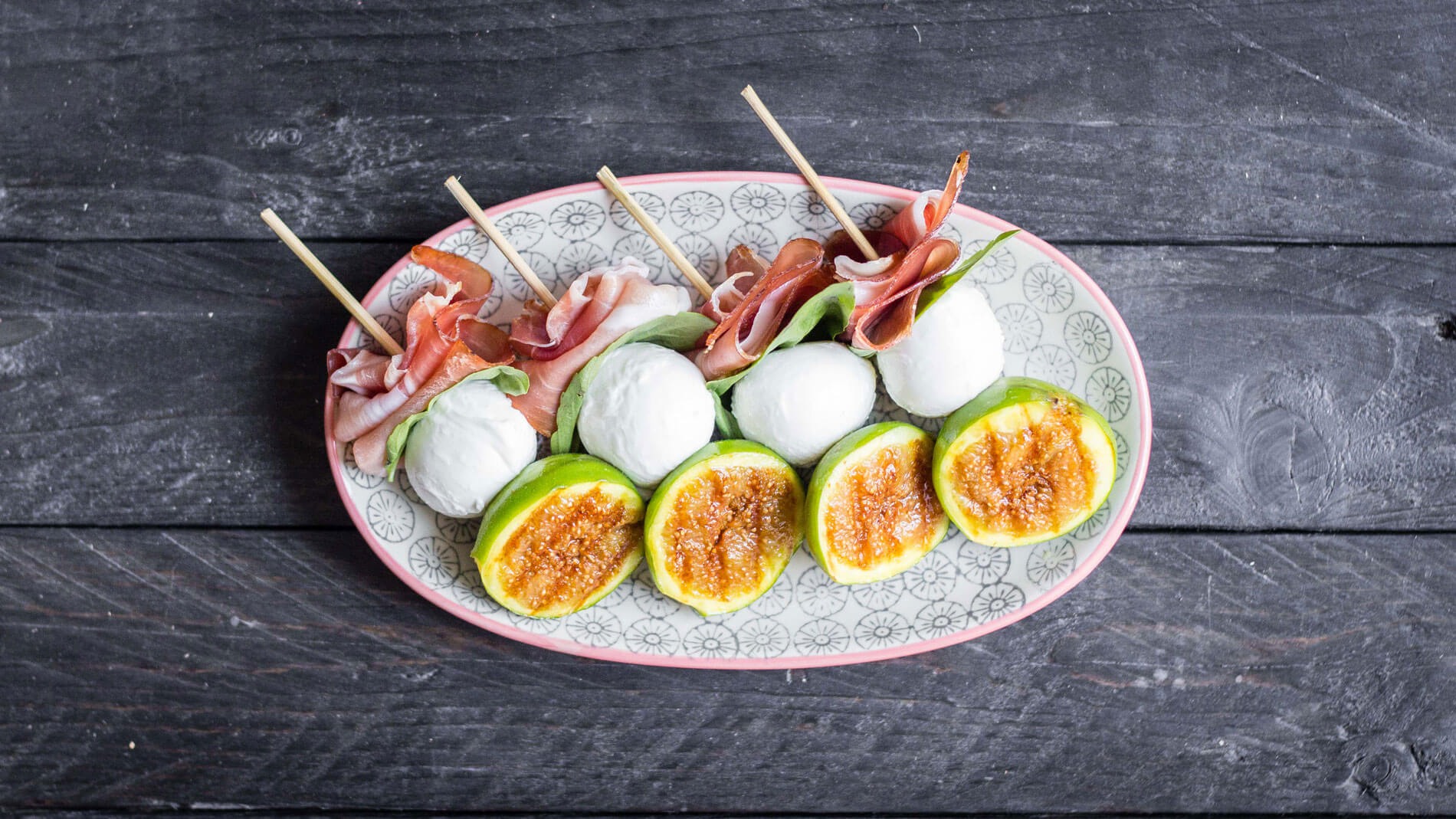 mozzarella-spiess-mit-speck-und-gegrillter-feige