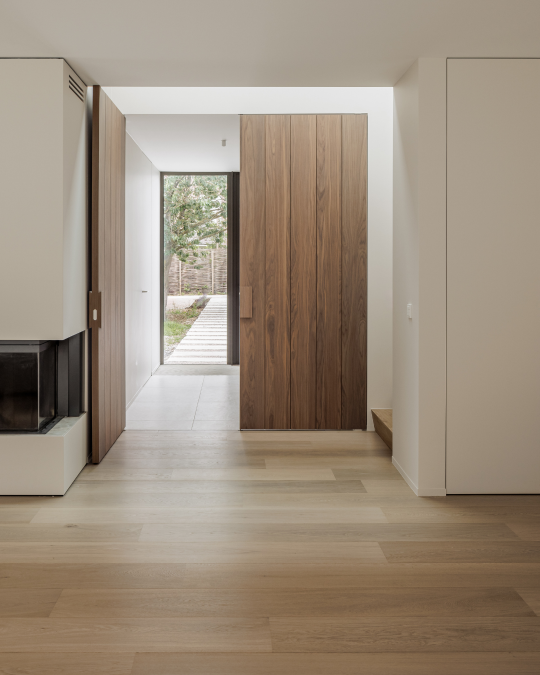 Door in Shinnoki Frozen Walnut