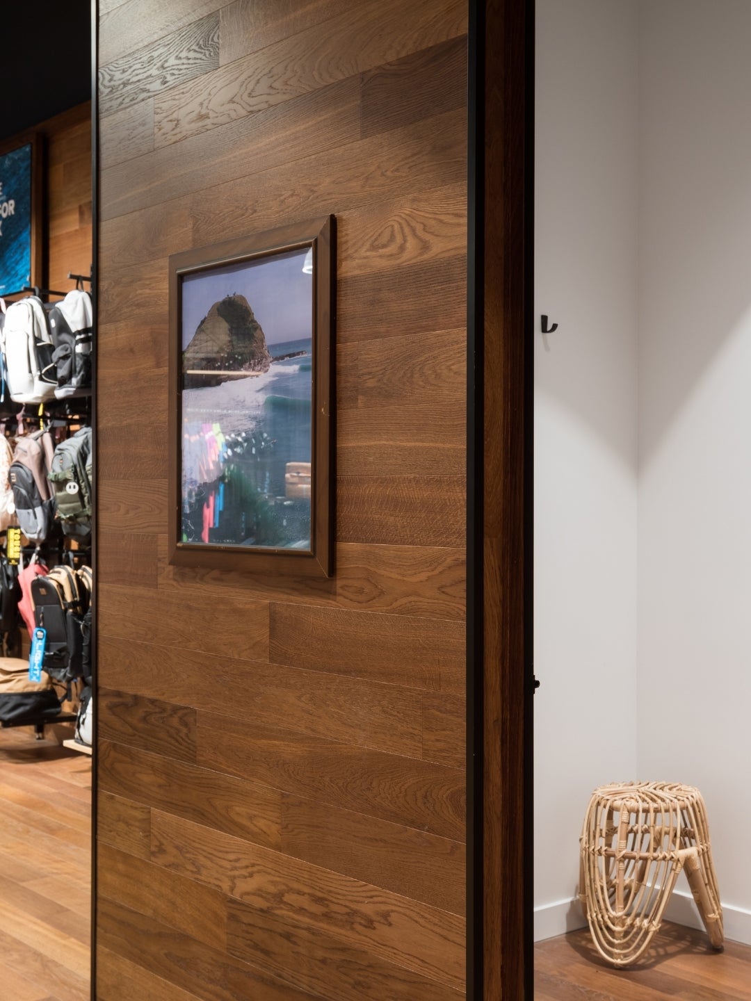 Surf shop - retail - interior design - wood veneer - querkus vivace