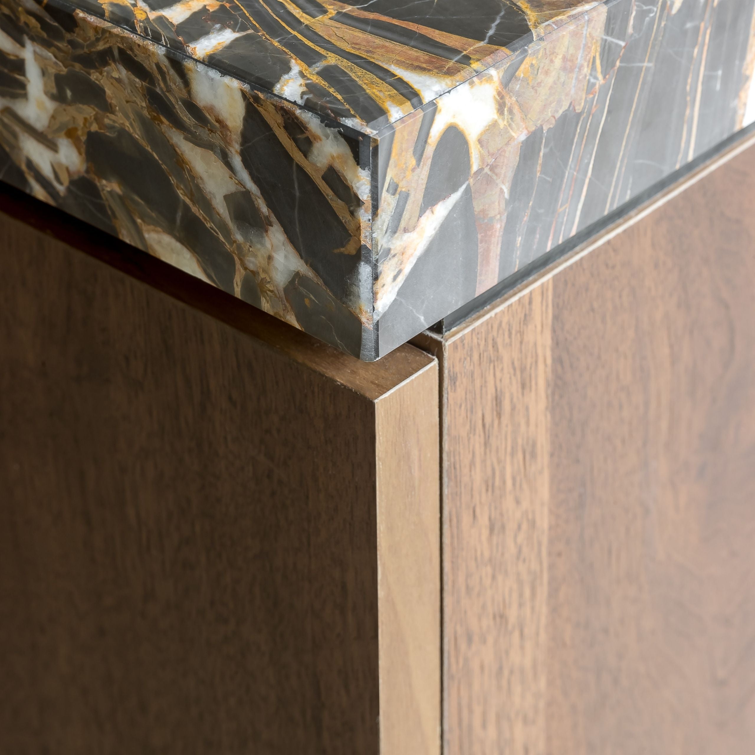 Project custom walnut veneer Studio Stay - Nuxe