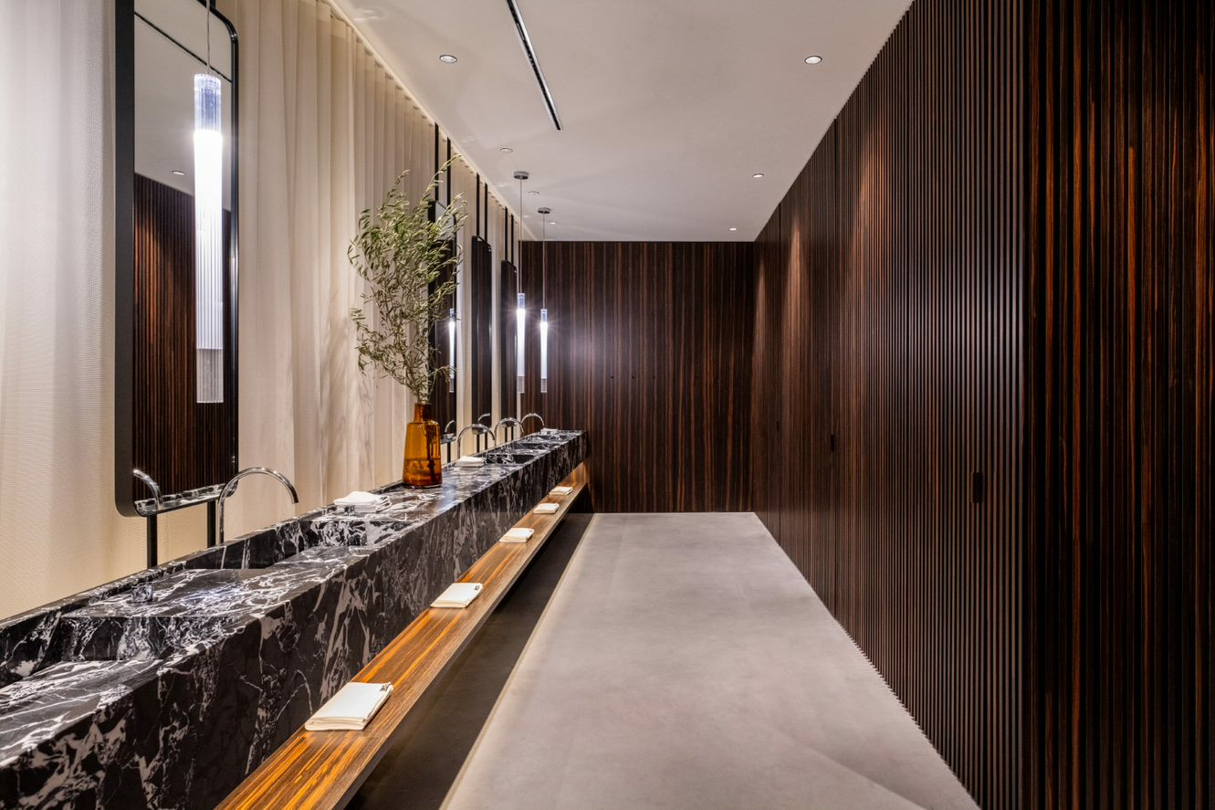 wall coverings bathroom - material natural wood - natural wood wall - infinite wood corvus ebony - the lab antwerp - the lab - bathroom